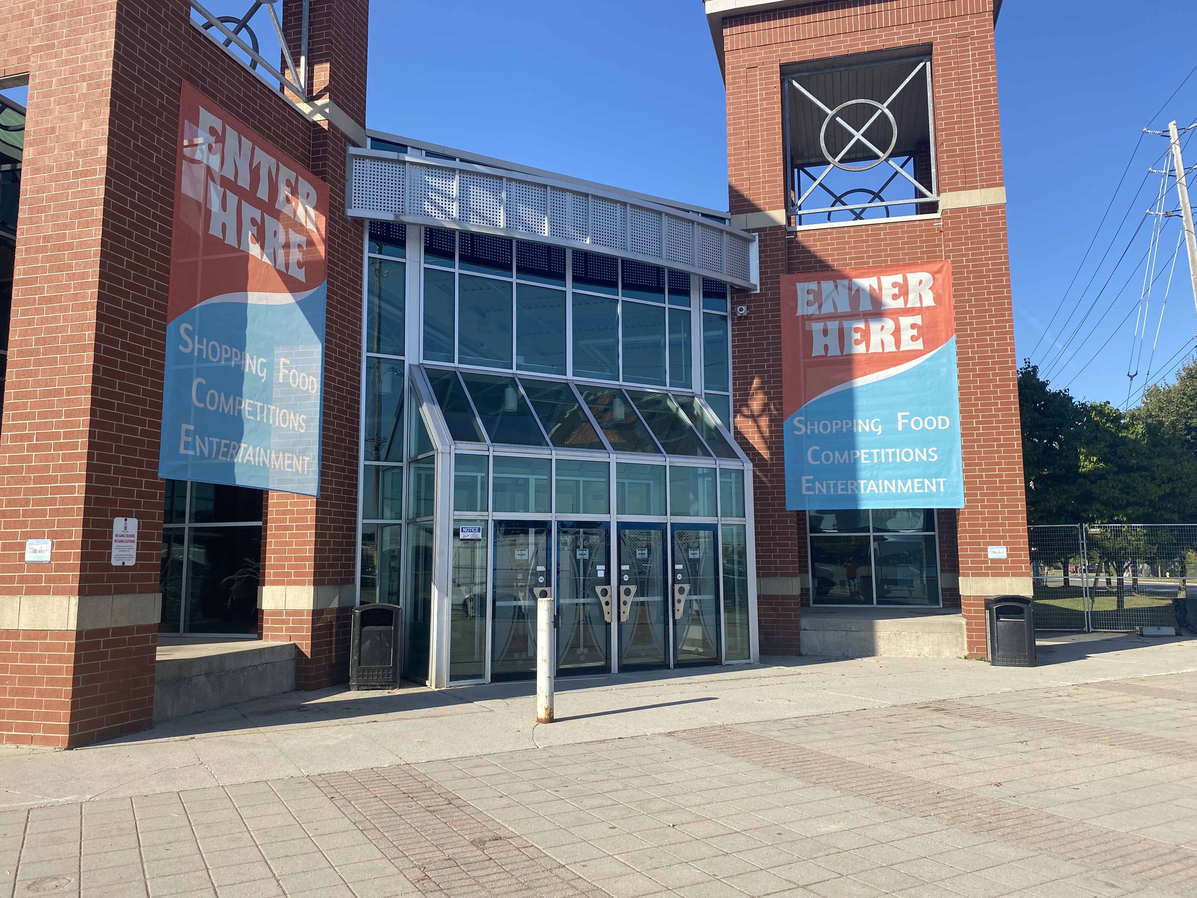 Large vinyl Enter Here banners on brick columns